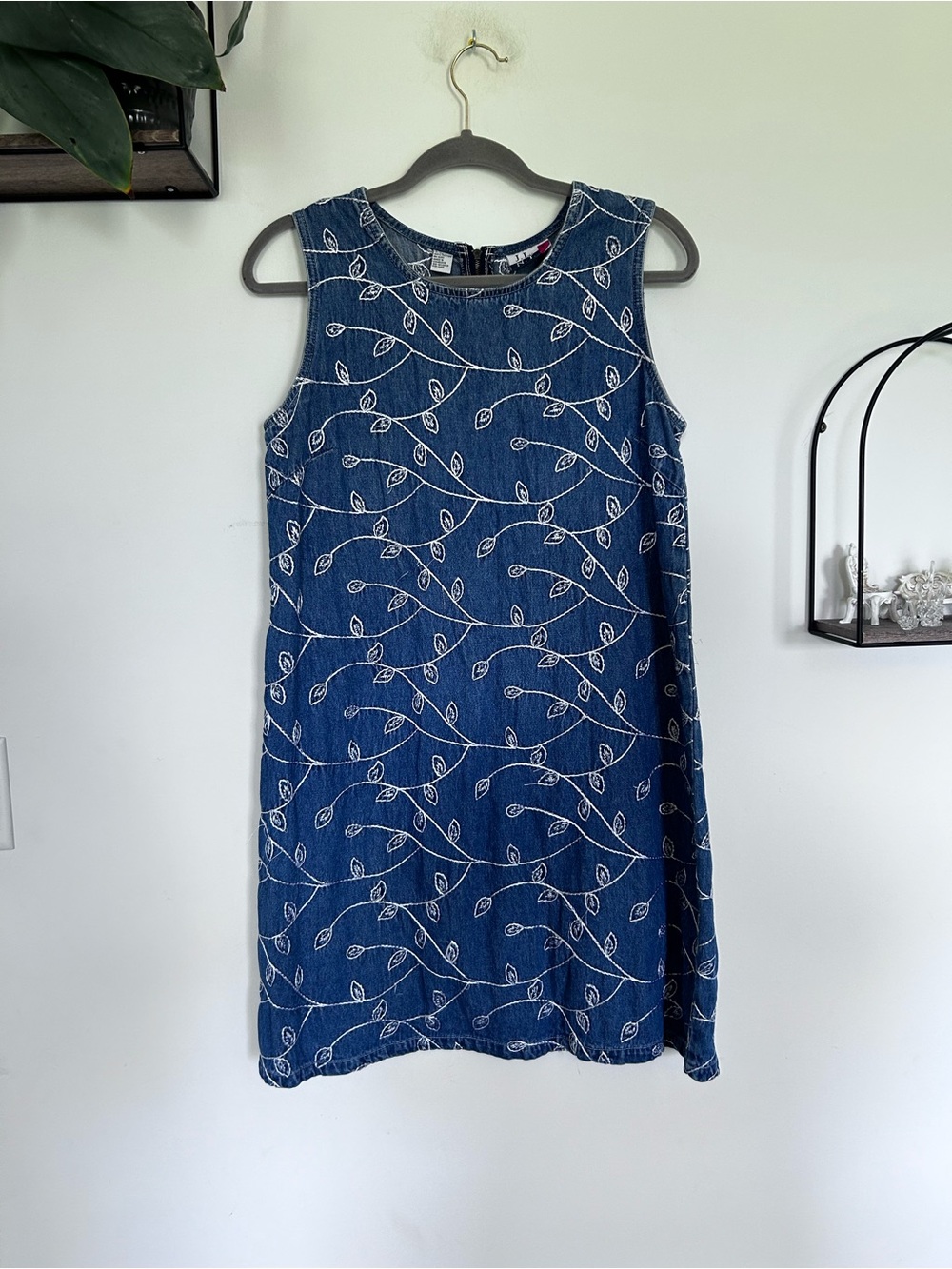 Vintage‎ J.L N.Y. Sport Denim Blue w/ White Embroidered Leaves Mini Dress Large